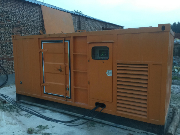 芷江发电机组长期使用中，电缆线的敷设路径有哪些要求？