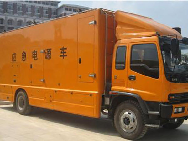 芷江冬季柴油发电机启动前，如何检查燃油系统中的积水？